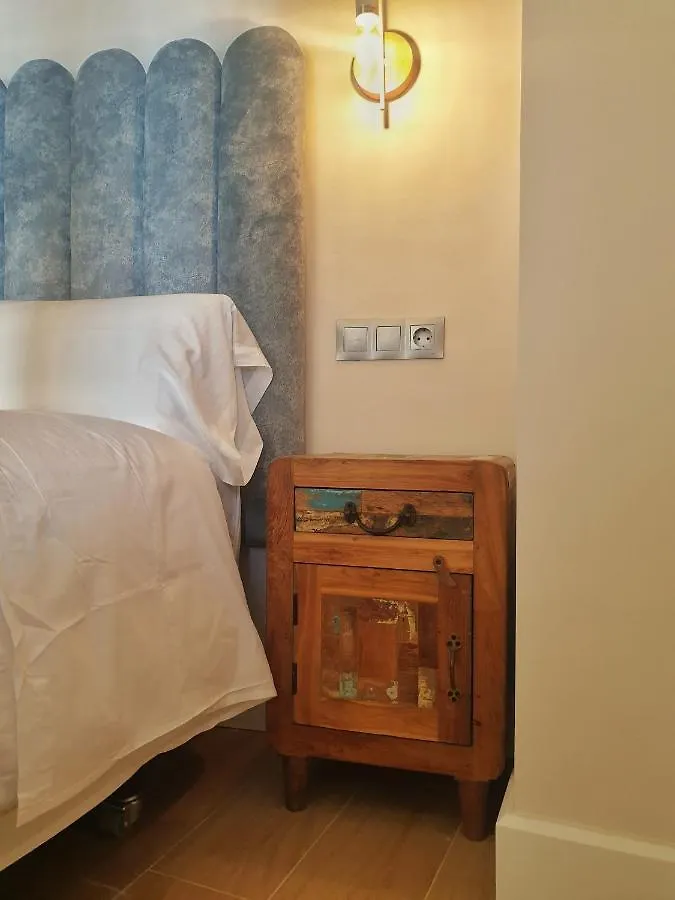 4U Suites Granada Apartment
