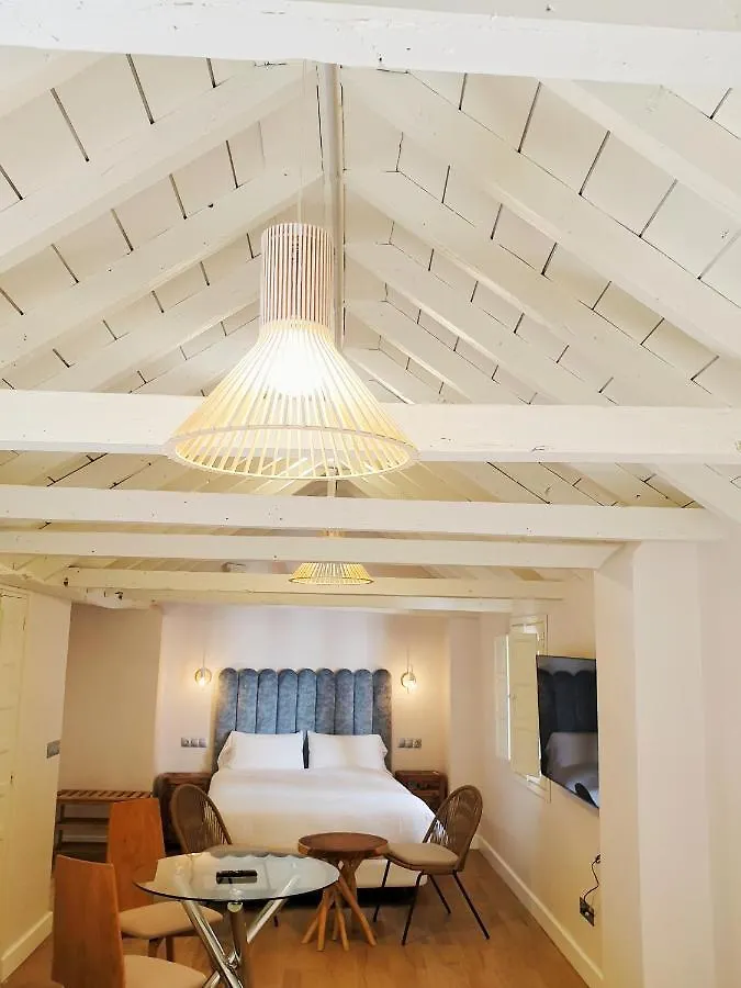 4U Suites Granada Apartment